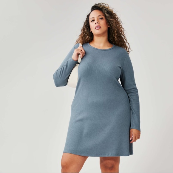 Elegant Blue Long Sleeve Dress - Picture 2 of 8